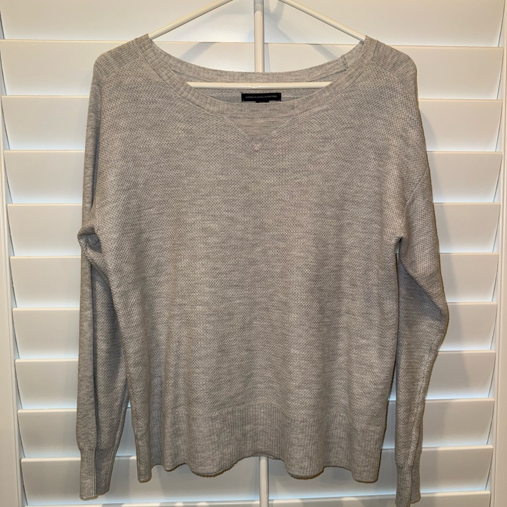 American Eagle Outfitters Light Gray Knit Sweater size medium